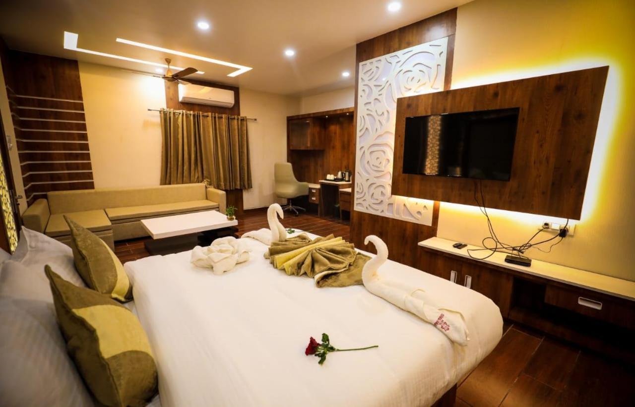 Hotel Yuvraj Grand Jabalpur Exterior photo