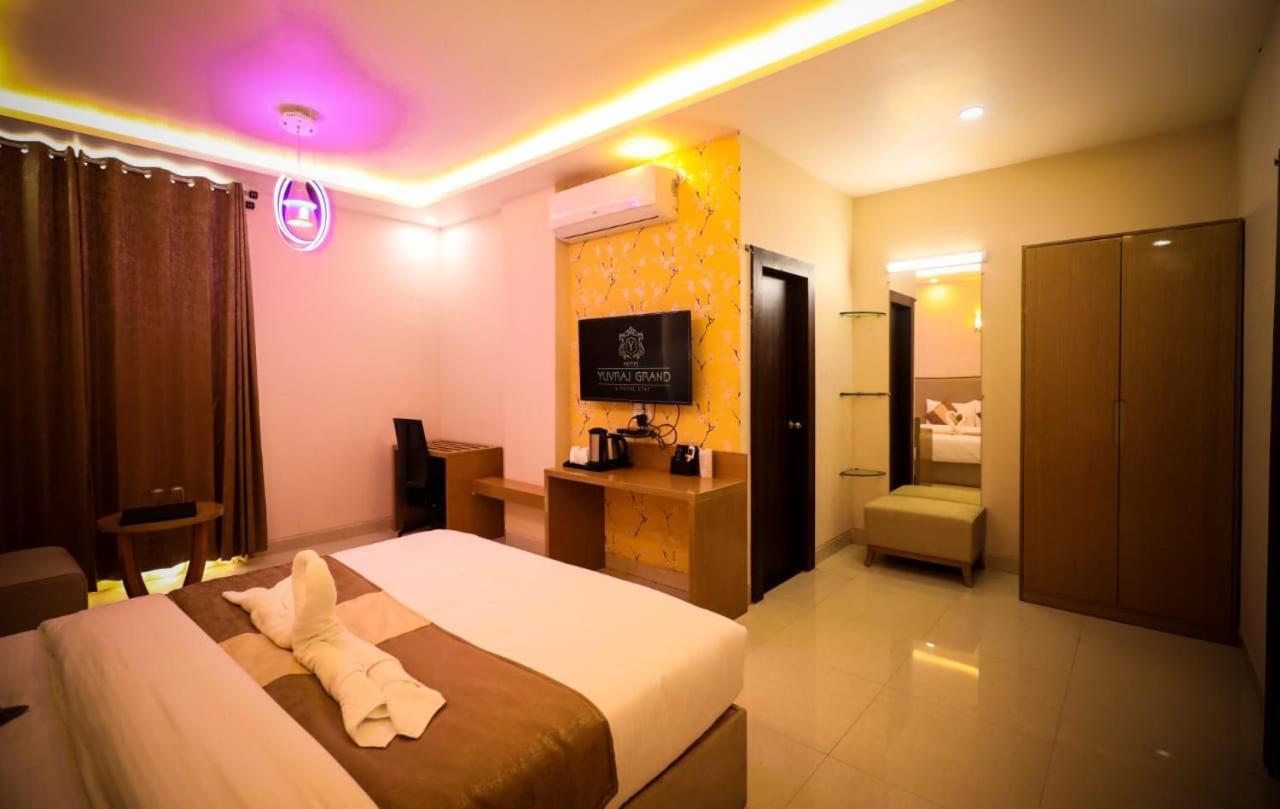 Hotel Yuvraj Grand Jabalpur Exterior photo