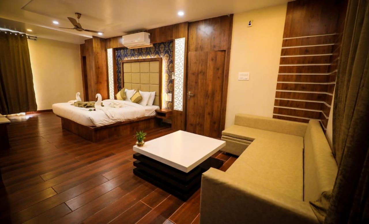 Hotel Yuvraj Grand Jabalpur Exterior photo