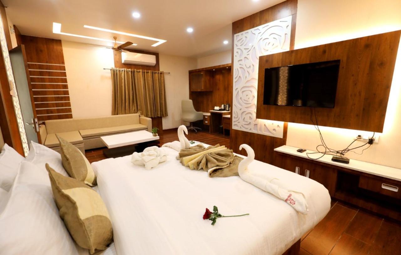 Hotel Yuvraj Grand Jabalpur Exterior photo